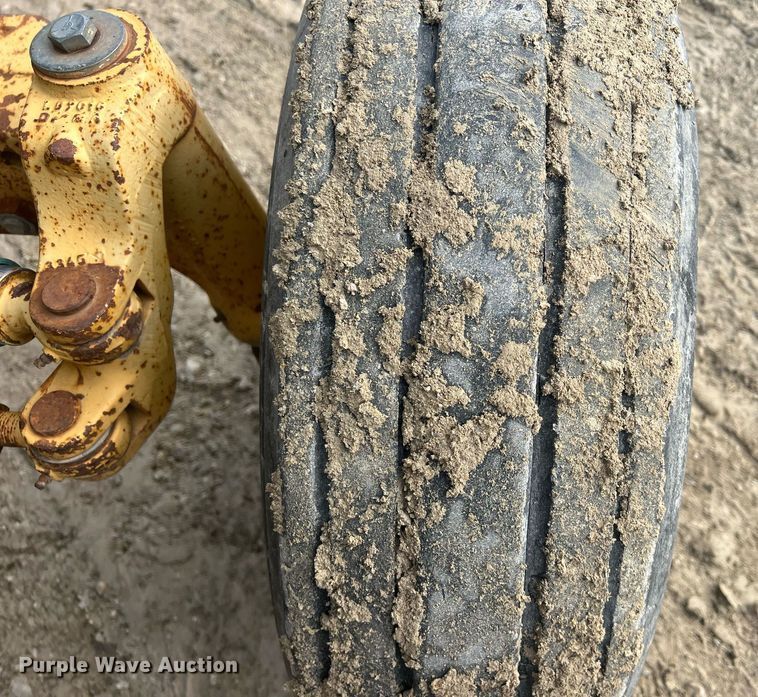 image for item NN9355 1994 John Deere 6400 tractor