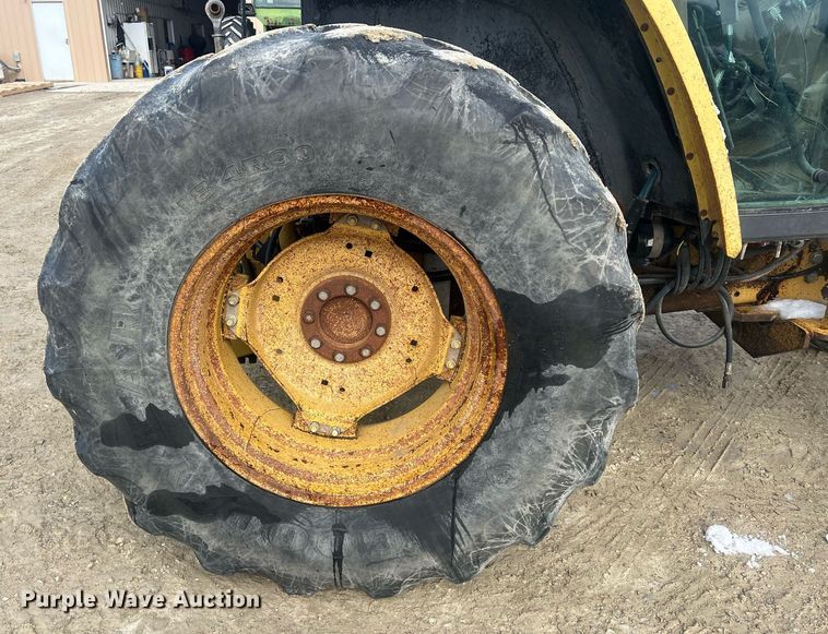 image for item NN9355 1994 John Deere 6400 tractor