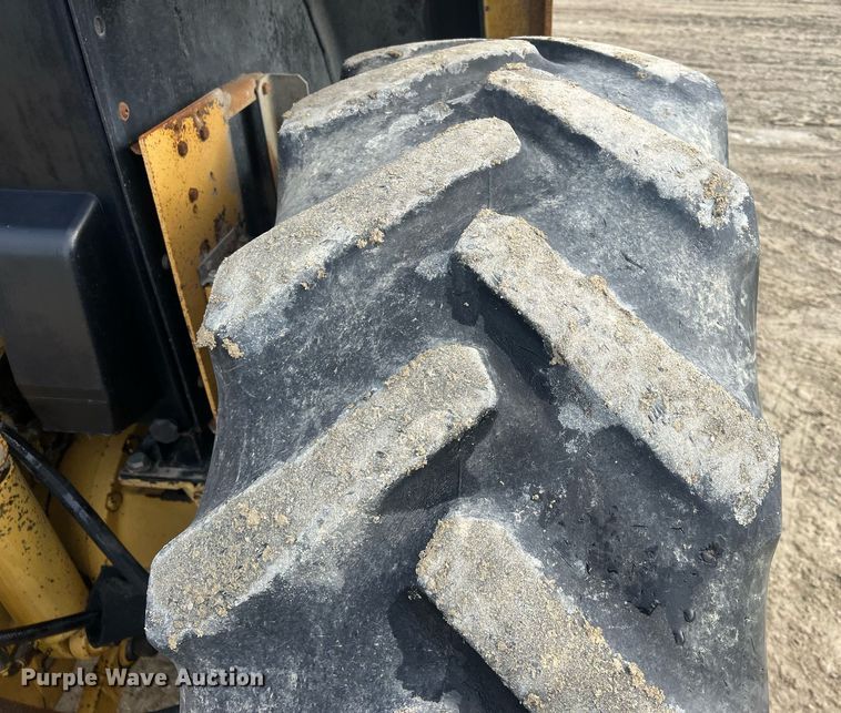 image for item NN9355 1994 John Deere 6400 tractor