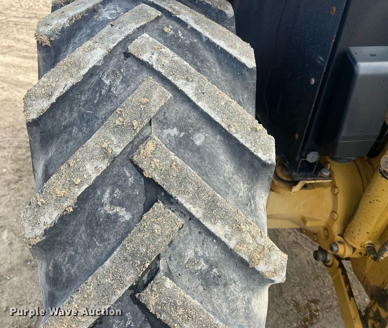 image for item NN9355 1994 John Deere 6400 tractor