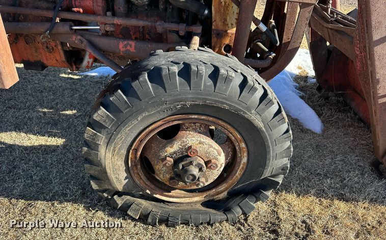 image for item NS9151 Ford 851  MFWD tractor