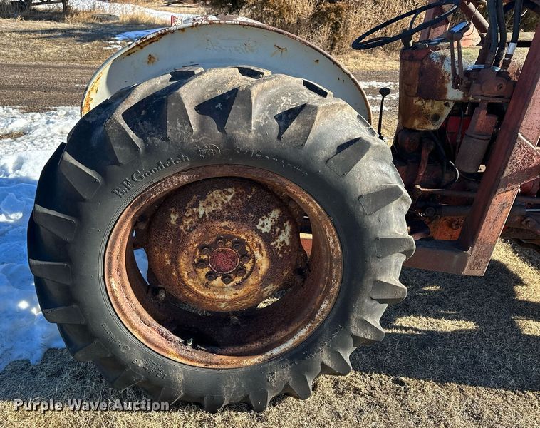 image for item NS9151 Ford 851  MFWD tractor