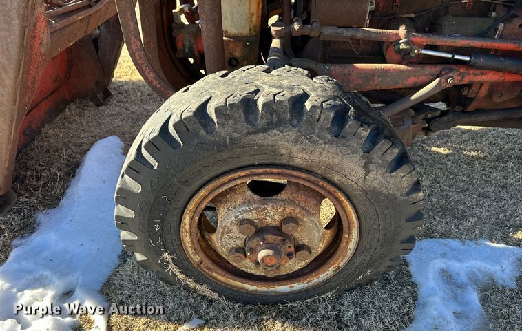 image for item NS9151 Ford 851  MFWD tractor