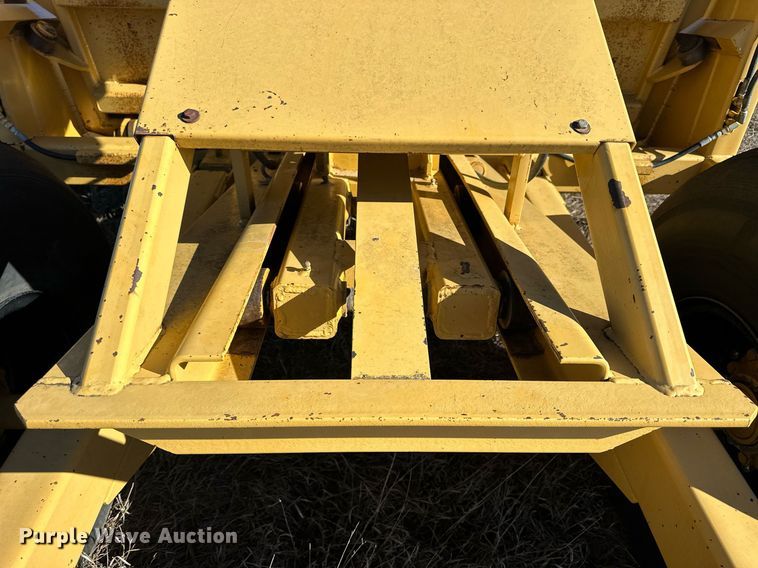 image for item NS9157 Holcomb 1200  scraper