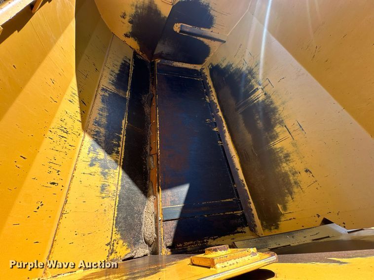 image for item NS9157 Holcomb 1200  scraper