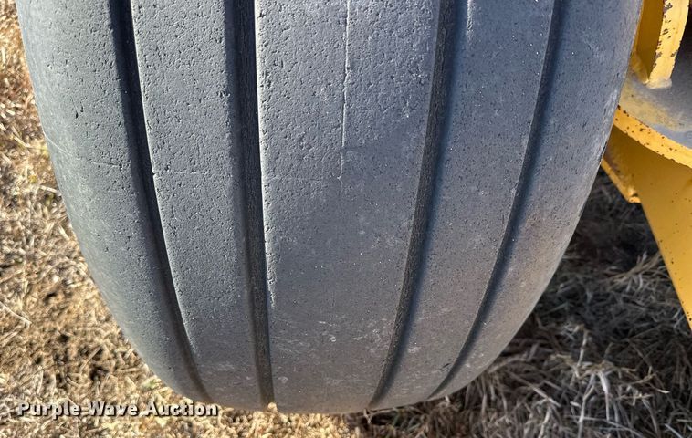 image for item NS9157 Holcomb 1200  scraper