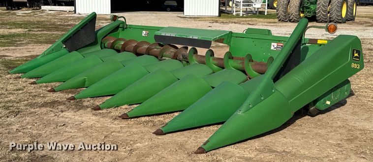 image for item OD9829 1996 John Deere 893  corn head