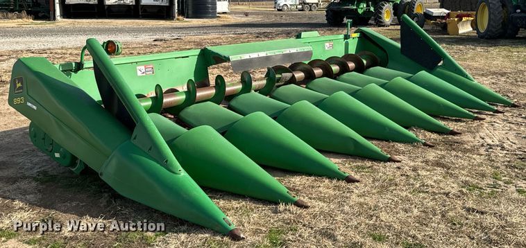 image for item OD9829 1996 John Deere 893  corn head
