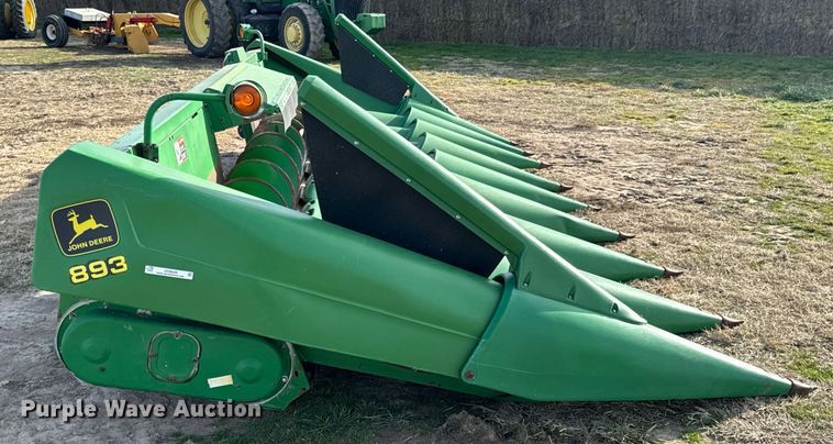 image for item OD9829 1996 John Deere 893  corn head
