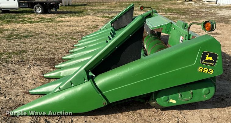 image for item OD9829 1996 John Deere 893  corn head