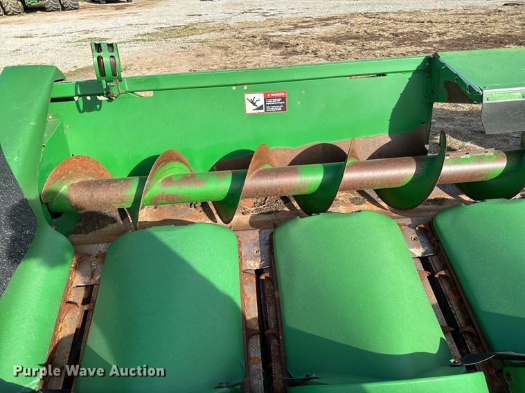 image for item OD9829 1996 John Deere 893  corn head