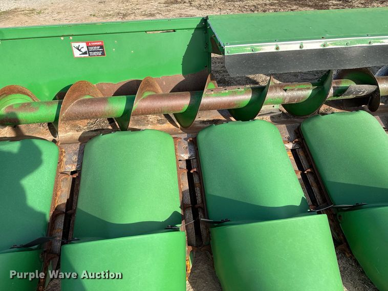 image for item OD9829 1996 John Deere 893  corn head