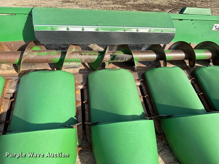 image for item OD9829 1996 John Deere 893  corn head