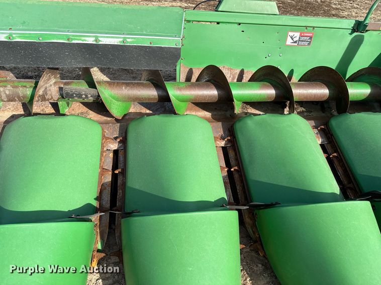 image for item OD9829 1996 John Deere 893  corn head