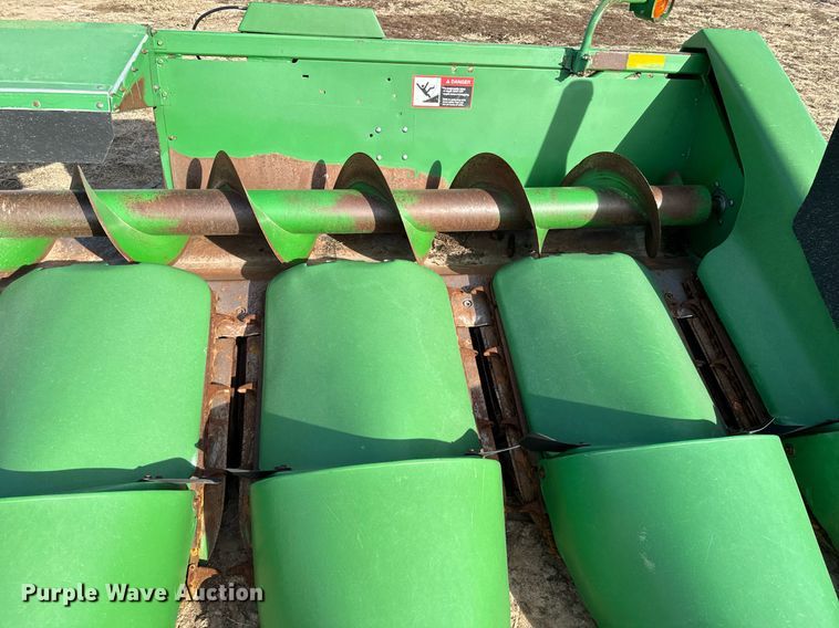 image for item OD9829 1996 John Deere 893  corn head