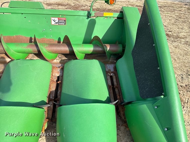 image for item OD9829 1996 John Deere 893  corn head