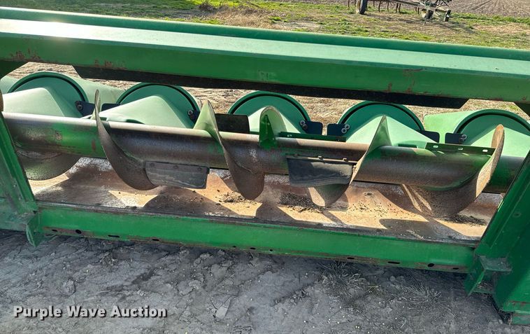 image for item OD9829 1996 John Deere 893  corn head