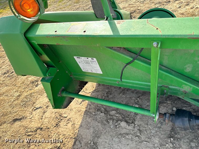 image for item OD9829 1996 John Deere 893  corn head