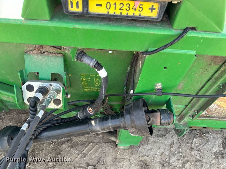 image for item OD9829 1996 John Deere 893  corn head