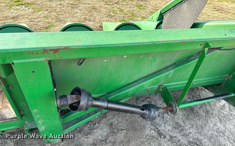 image for item OD9829 1996 John Deere 893  corn head