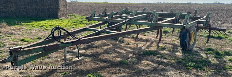 image for item OD9830 John Deere  chisel