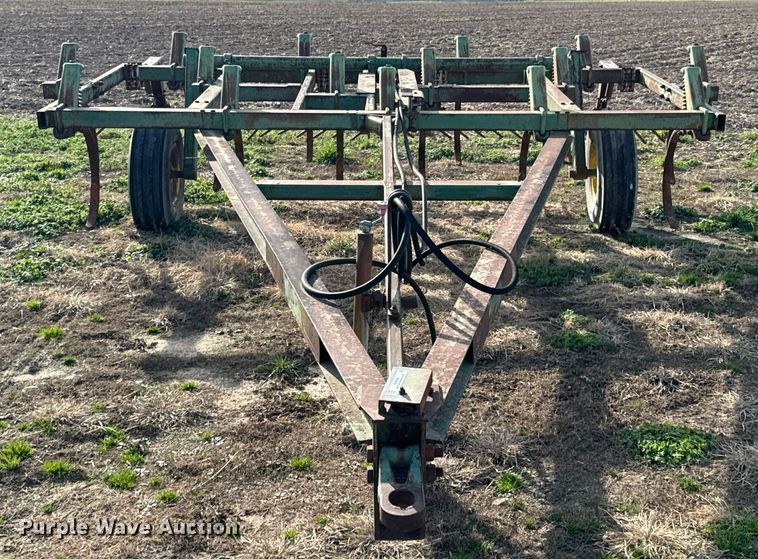 image for item OD9830 John Deere  chisel