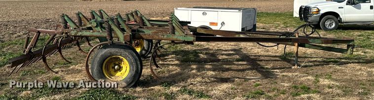 image for item OD9830 John Deere  chisel