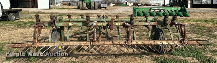 image for item OD9830 John Deere  chisel