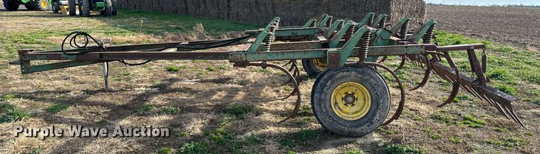 image for item OD9830 John Deere  chisel