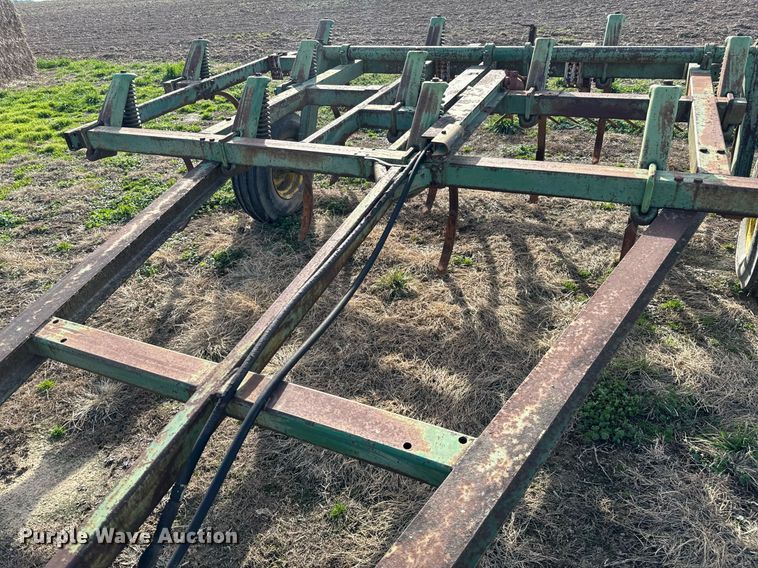 image for item OD9830 John Deere  chisel