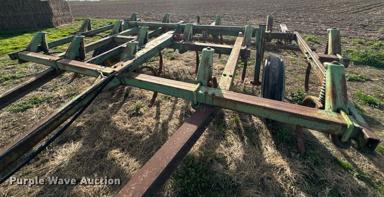 image for item OD9830 John Deere  chisel