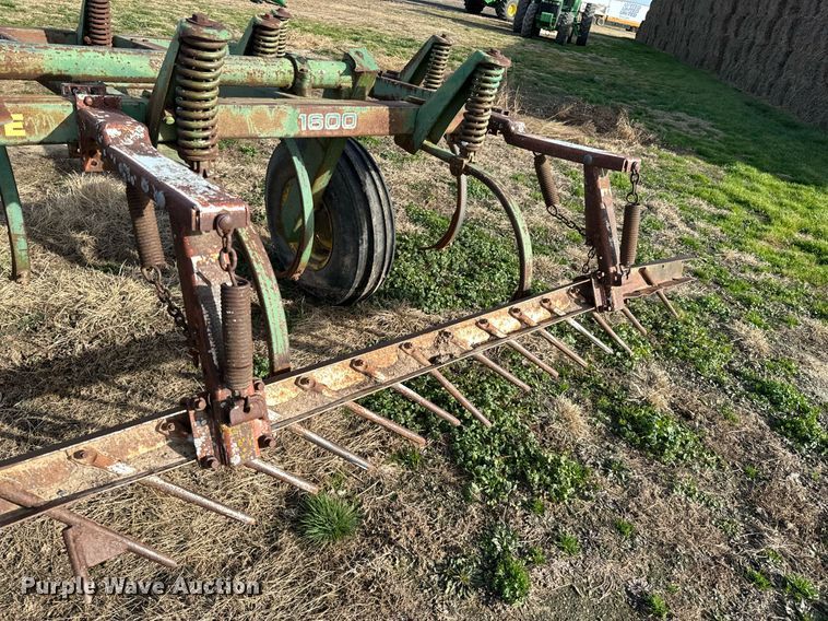 image for item OD9830 John Deere  chisel