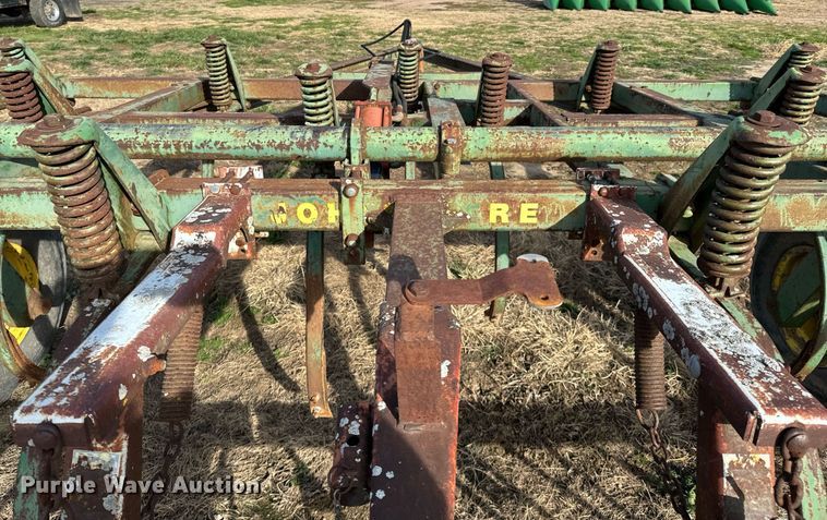 image for item OD9830 John Deere  chisel