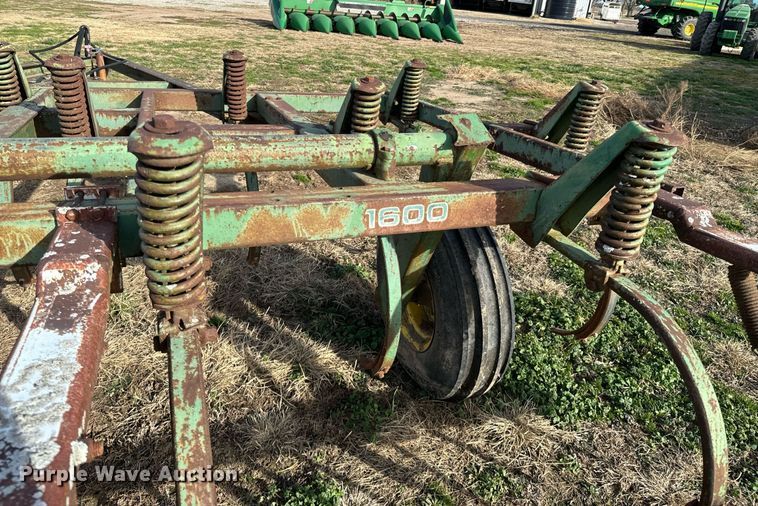 image for item OD9830 John Deere  chisel