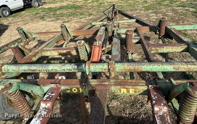 image for item OD9830 John Deere  chisel