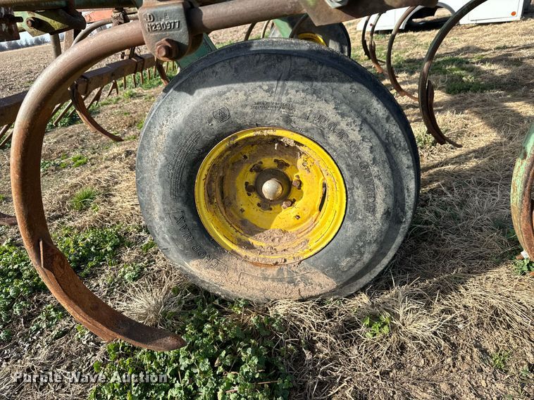 image for item OD9830 John Deere  chisel