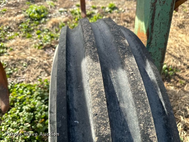 image for item OD9830 John Deere  chisel