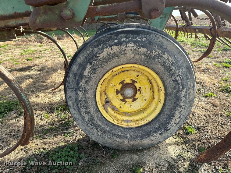 image for item OD9830 John Deere  chisel