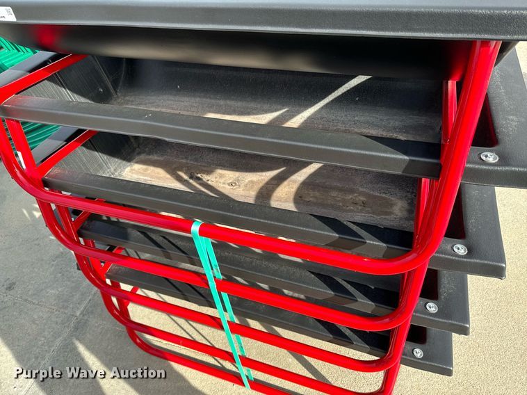 image for item OD9866 (5) B&W bunk feeders