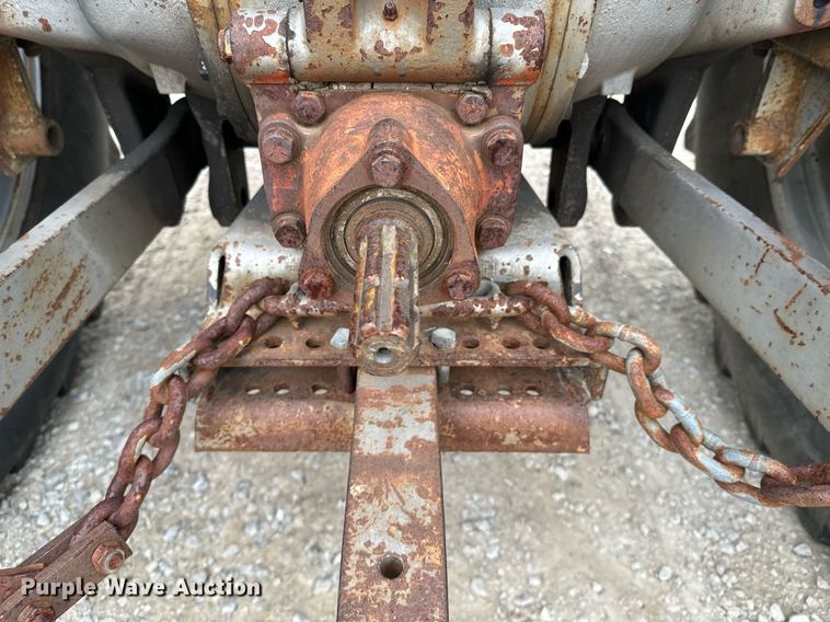 image for item OD9889 1976 Massey Ferguson 1085  tractor