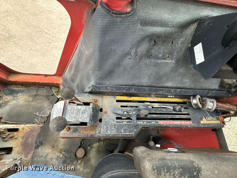 image for item OD9889 1976 Massey Ferguson 1085  tractor