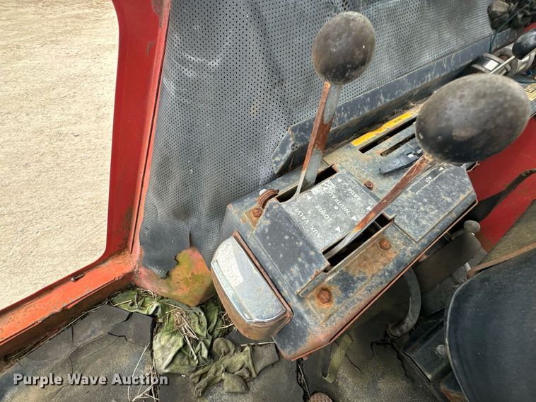 image for item OD9889 1976 Massey Ferguson 1085  tractor