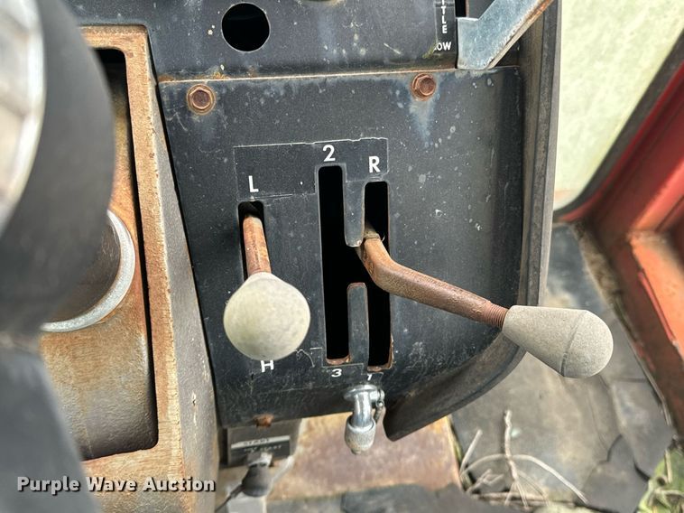 image for item OD9889 1976 Massey Ferguson 1085  tractor