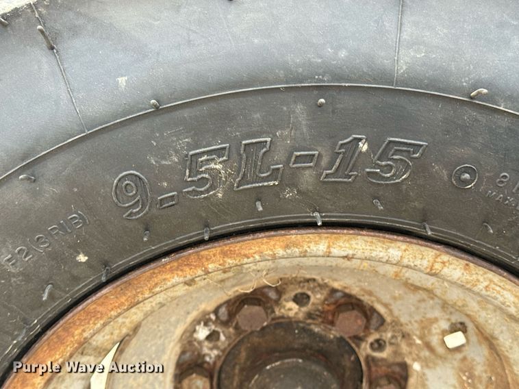 image for item OD9889 1976 Massey Ferguson 1085  tractor