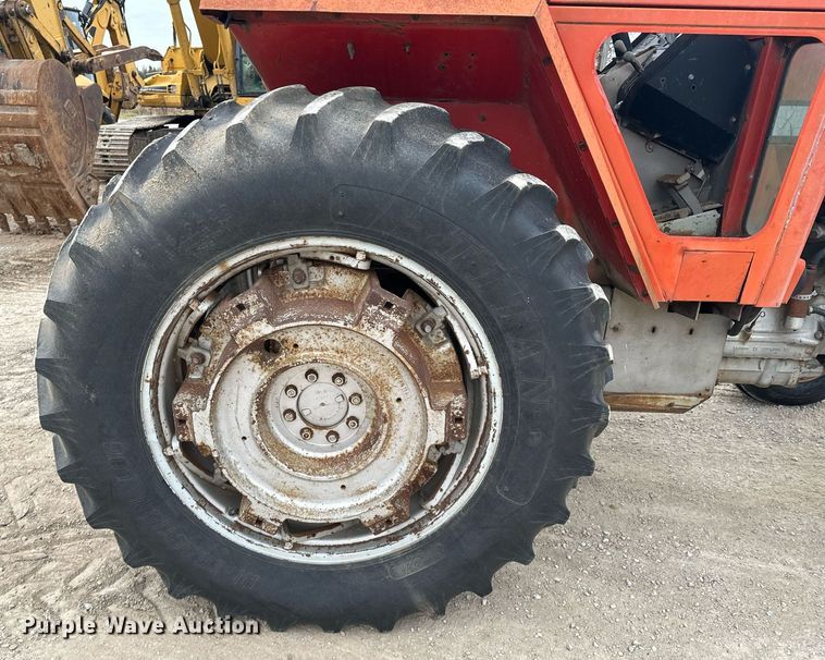 image for item OD9889 1976 Massey Ferguson 1085  tractor