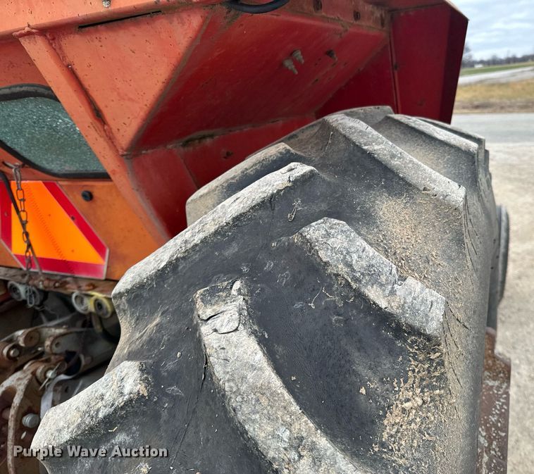 image for item OD9889 1976 Massey Ferguson 1085  tractor