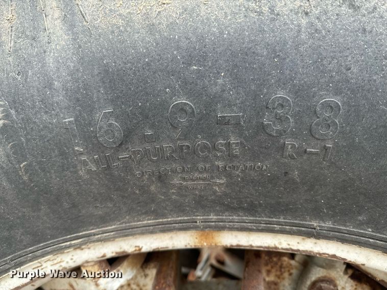 image for item OD9889 1976 Massey Ferguson 1085  tractor