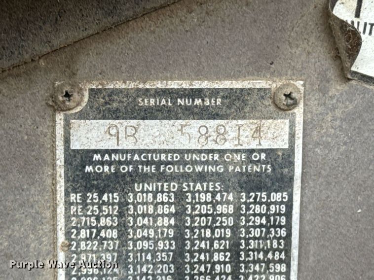 image for item OD9889 1976 Massey Ferguson 1085  tractor