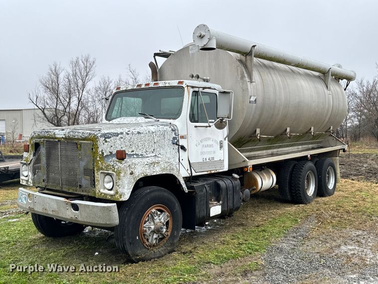 image for item OD9893 1984 International F2575  feed delivery truck