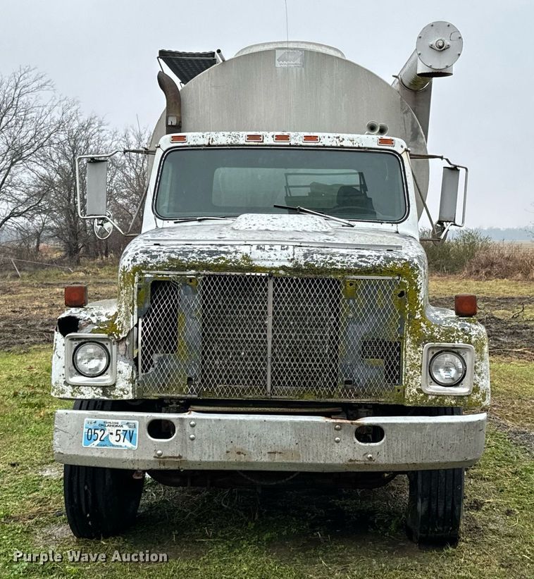 image for item OD9893 1984 International F2575  feed delivery truck